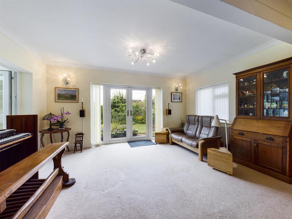 Living room 2.jpg