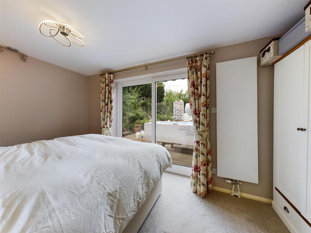 Bedroom 1 (2).jpg