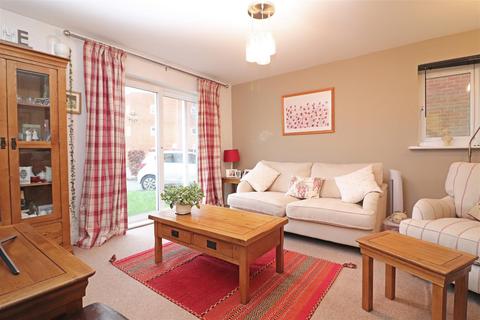 2 bedroom flat for sale, Goodworth Road, Redhill