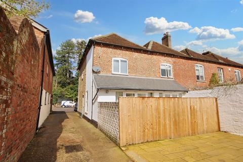 4 bedroom house to rent, Portsmouth Road, Godalming