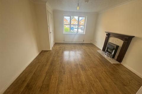 3 bedroom semi-detached house to rent, Old Masters Close, Walsall