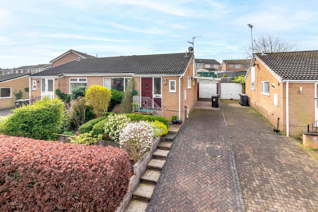 Tennyson Avenue, Harrogate 2 bed semidetached bungalow for sale £215,000
