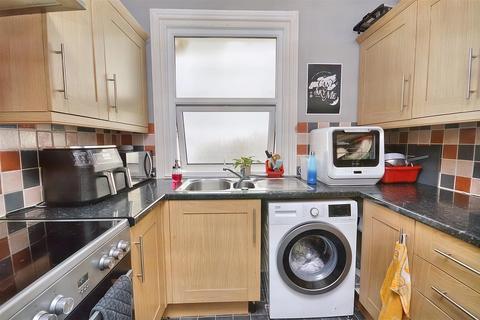 1 bedroom flat for sale, Upperton Gardens, Eastbourne