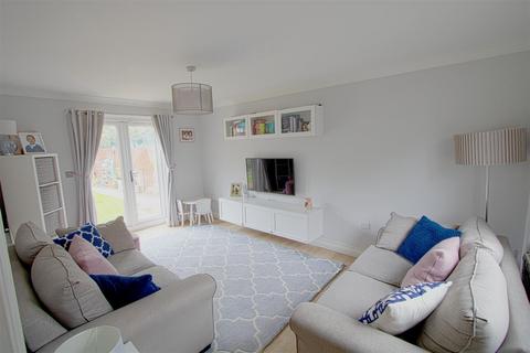 3 bedroom end of terrace house for sale, The Nave, Basildon SS15