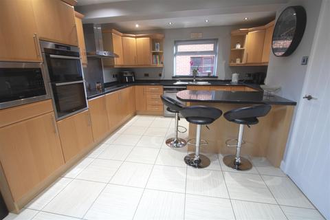 11 Anvil Way, Billericay, CM12 0XY