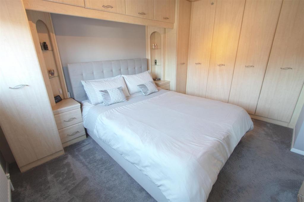 Bed1.jpg