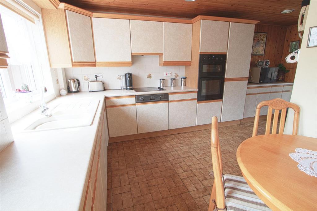 Kitchen2.jpg