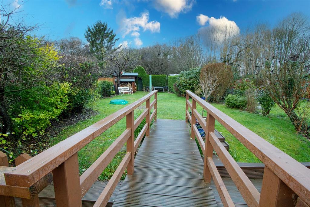 The Warren, Billericay CM12 4 bed detached house for sale £650,000
