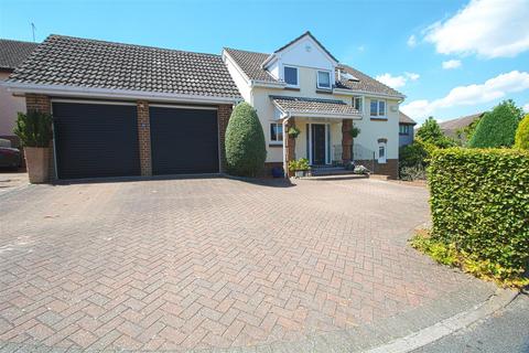 10 Farriers Drive, Billericay, CM12 0XZ
