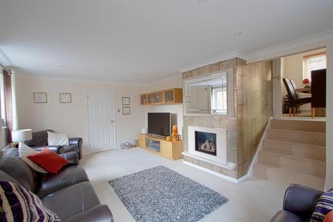 10 Farriers Drive, Billericay, CM12 0XZ