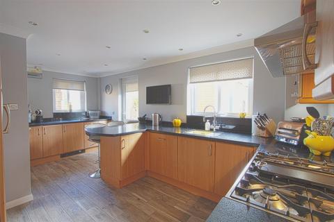 10 Farriers Drive, Billericay, CM12 0XZ