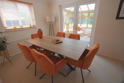 10 Farriers Drive, Billericay, CM12 0XZ