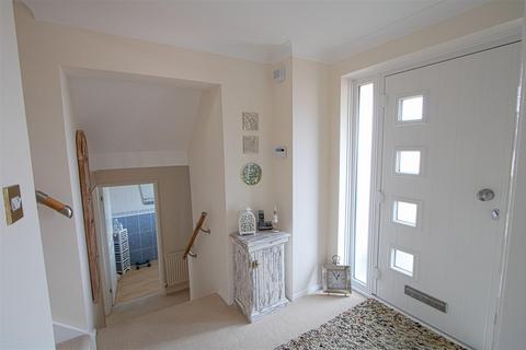 10 Farriers Drive, Billericay, CM12 0XZ