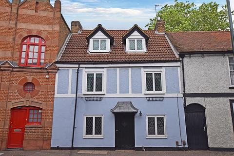 4 bedroom terraced house to rent, Thames Street, Hampton