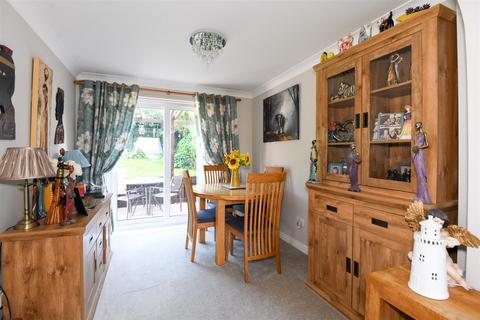 78 Azalea Drive, Trowbridge, BA14 9GG