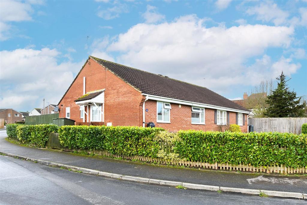 Drynham Road, Trowbridge 2 bed semidetached bungalow for sale £290,000
