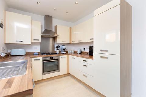 16 Castle Hedingham, Trowbridge, BA14 6GS