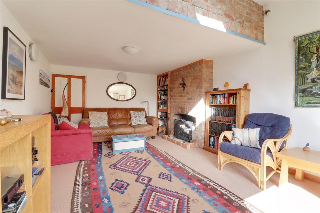 Middle Street, Eastington, Stonehouse 3 bed semidetached house for