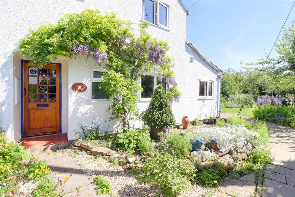 Middle Street, Eastington, Stonehouse 3 bed semidetached house for