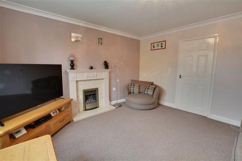 3 bedroom semi-detached house to rent, Old Mill Close, Hemsworth, WF9