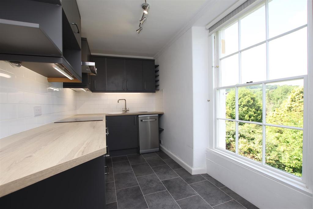 Perrymead Court, Bath BA2 2 bed flat £1,500 pcm (£346 pw)