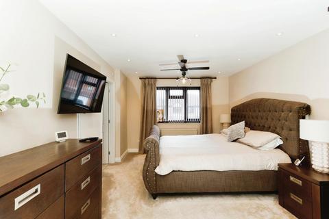 6 Longleat, Tamworth, B79 7US