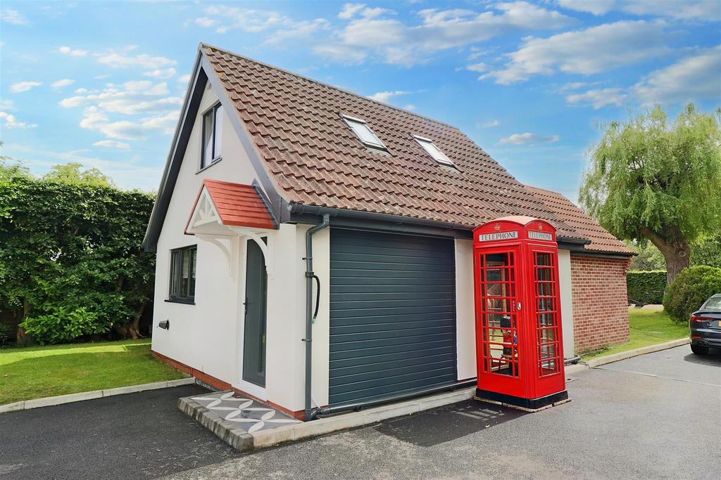 Detached annexe to 67 c cotmer road