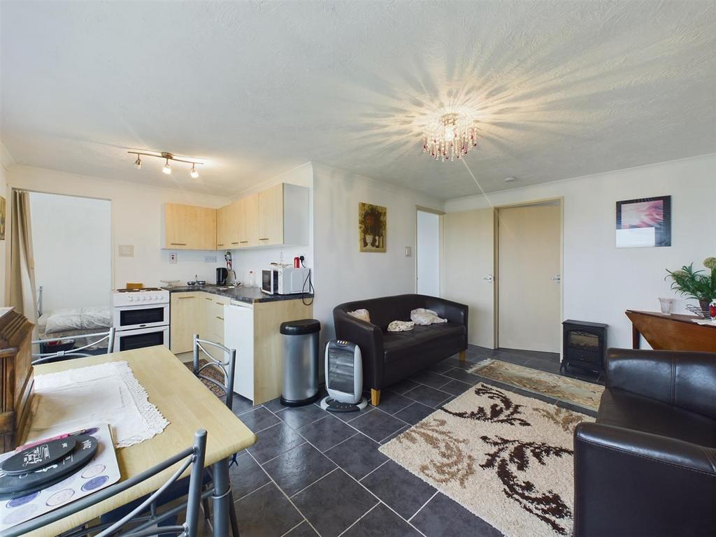 Carmarthen Bay Holiday Park, Port... 3 bed chalet for sale £70,000