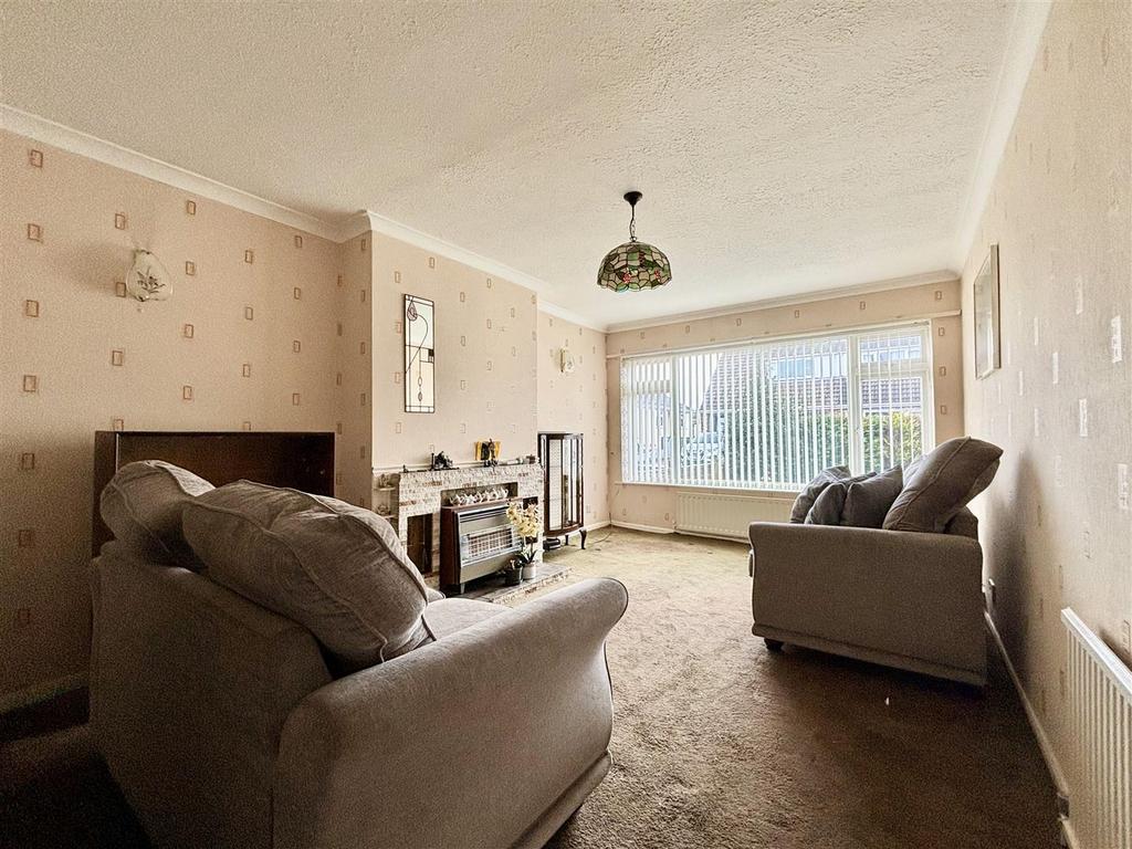 Whitecliffe Rise, Swillington, Leeds 3 bed semidetached bungalow for