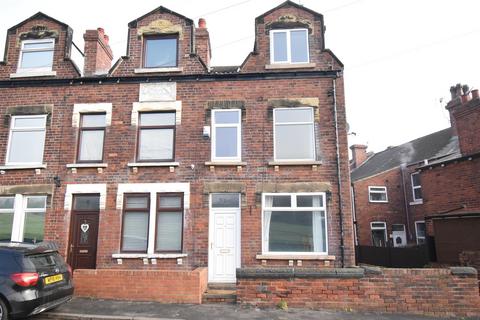 3 bedroom end of terrace house to rent, Box Lane, Pontefract WF8
