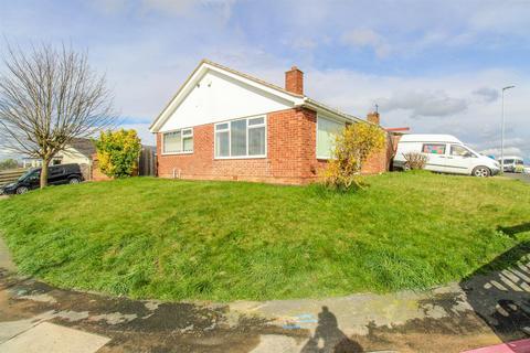 2 bedroom bungalow for sale, The Crescent, Wakefield WF4