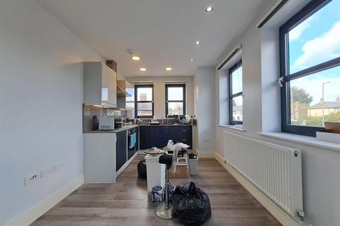 2 bedroom flat to rent, 1A Welbeck Road, Barnet