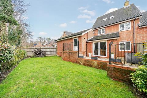 4 bedroom semi-detached house for sale, Oaktree Drive, Emsworth PO10