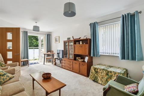 2 bedroom apartment for sale, Addington Road, Sanderstead, South Croydon