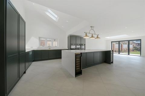 4 bedroom detached house for sale, Botley Road, Southampton SO31