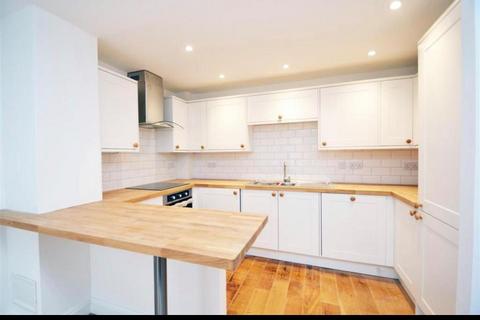 2 bedroom house to rent, Middle Street, Brighton
