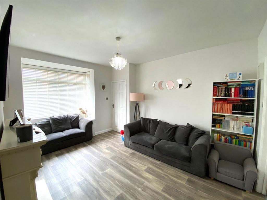 SITTING ROOM.jpg