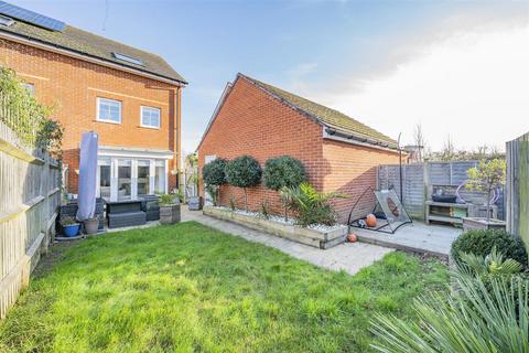 3 bedroom house for sale, Daffodil Way, Havant PO9