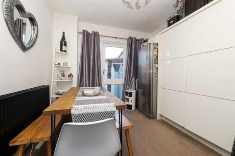 3 bedroom semi-detached house to rent, Weald Road, Uxbridge UB10