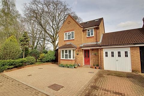 4 bedroom detached house for sale, Manor Way, Croxley Green, Rickmansworth