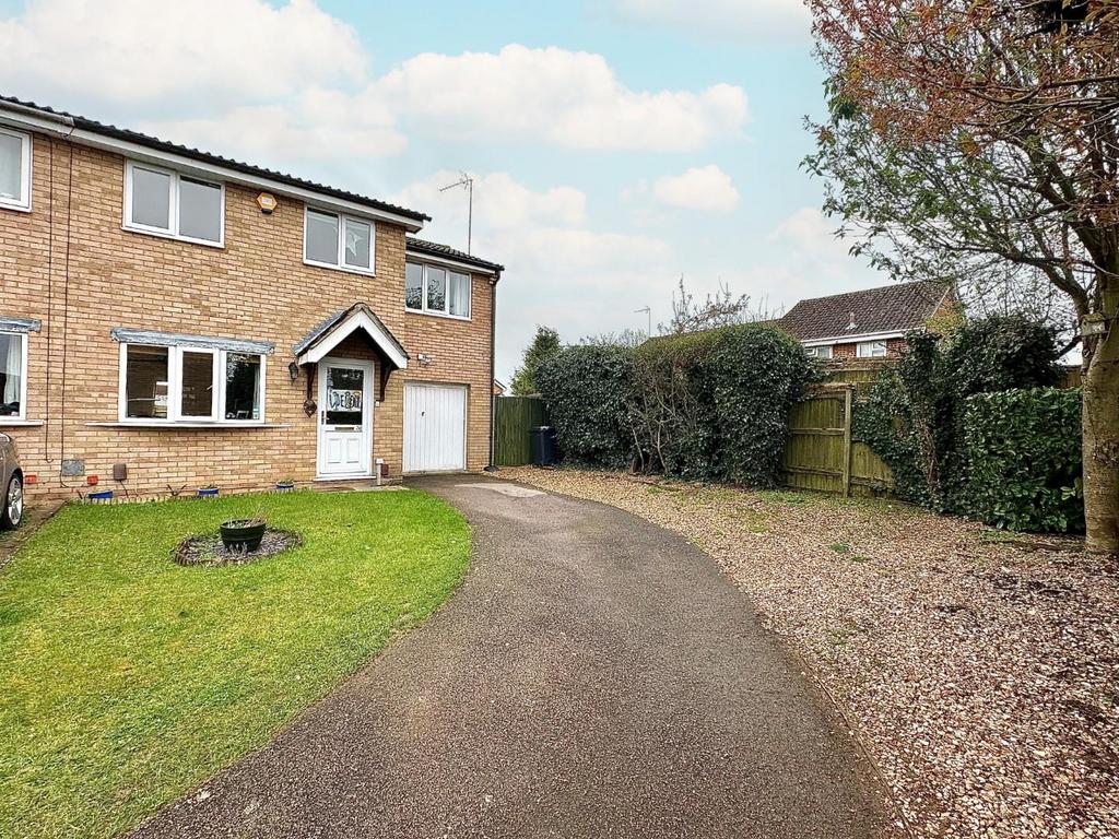 Fleetwind Drive, East Hunsbury, Northampton NN4 3 bed semidetached