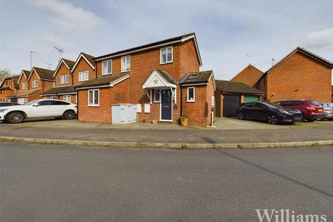 3 bedroom end of terrace house for sale, Dormer Close, Aylesbury HP21