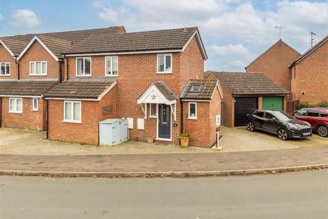 3 bedroom end of terrace house for sale, Dormer Close, Aylesbury HP21