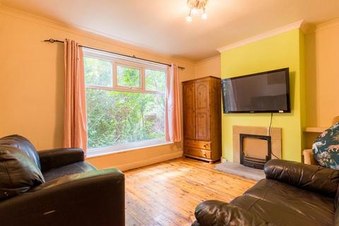 38 Springbank Crescent, Headingley, Leeds, LS6 1AB