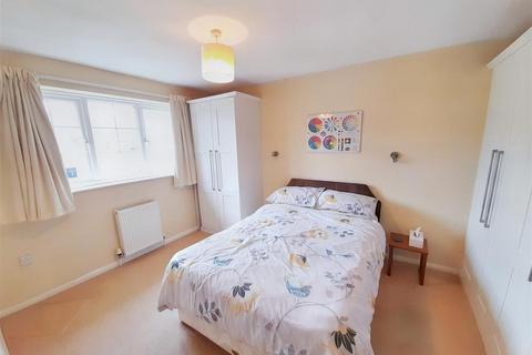4 bedroom end of terrace house for sale, Trundle View Close, Barnham
