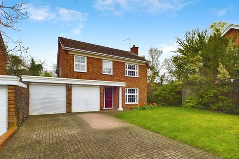 4 bedroom detached house for sale, The Finches, Hitchin, SG4