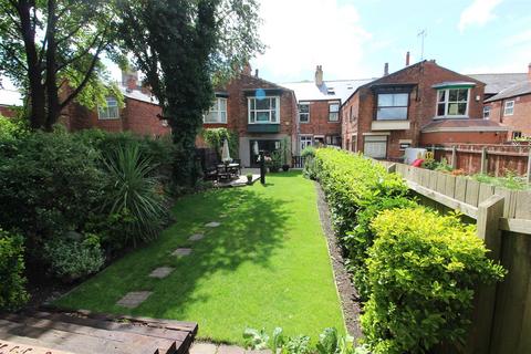 4 bedroom terraced house for sale, Victoria Avenue, Hull