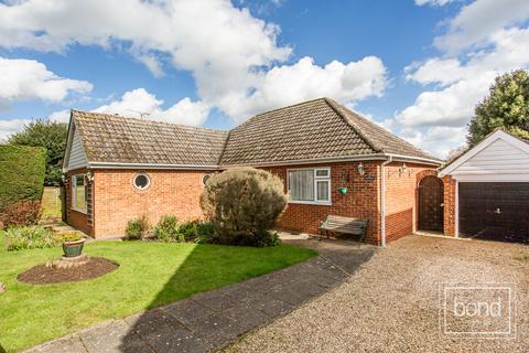 2 bedroom detached bungalow for sale, Chestnut Walk, Chelmsford CM3