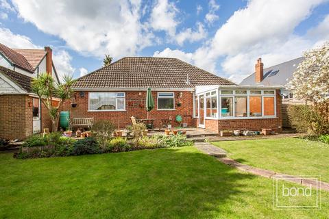 2 bedroom detached bungalow for sale, Chestnut Walk, Chelmsford CM3