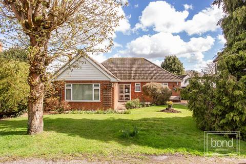 2 bedroom detached bungalow for sale, Chestnut Walk, Chelmsford CM3